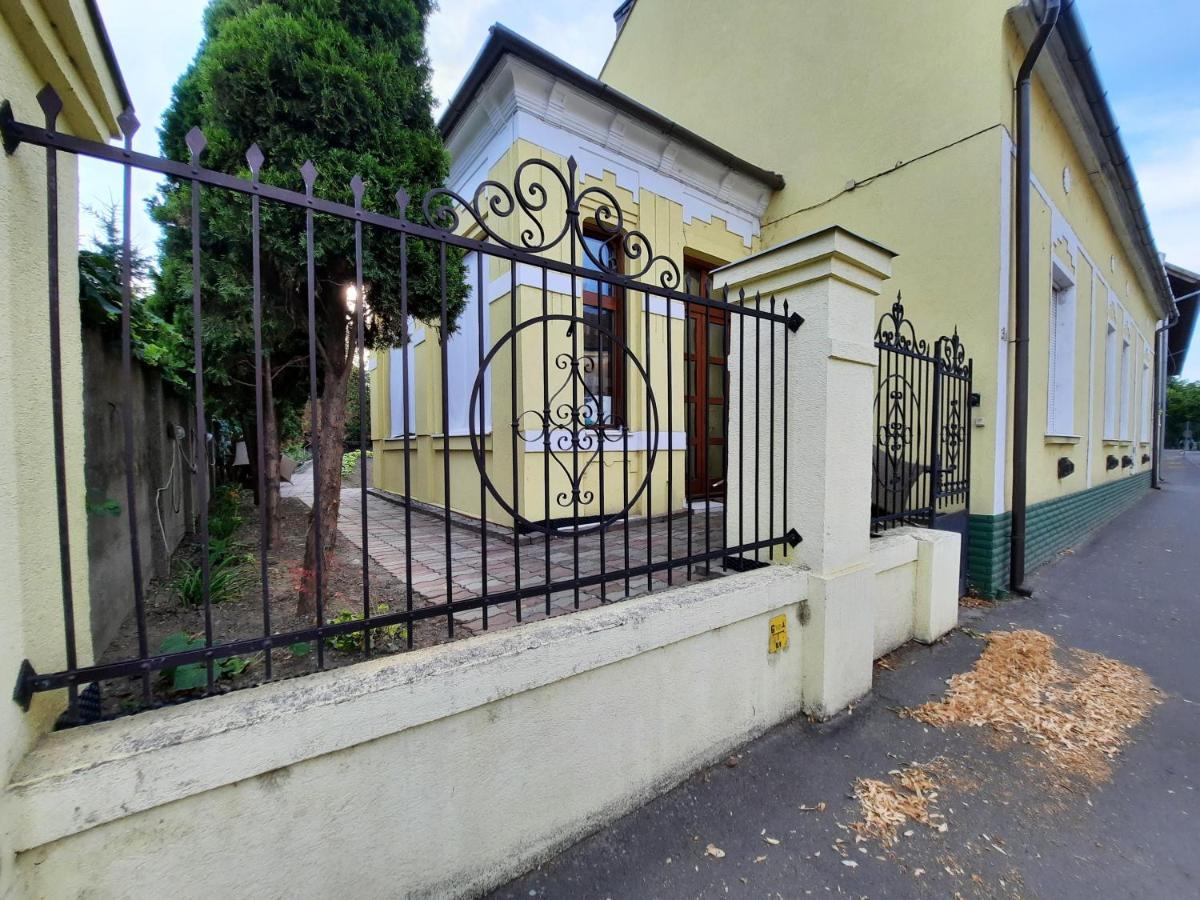 Gloria Apartman Gyula Exterior foto