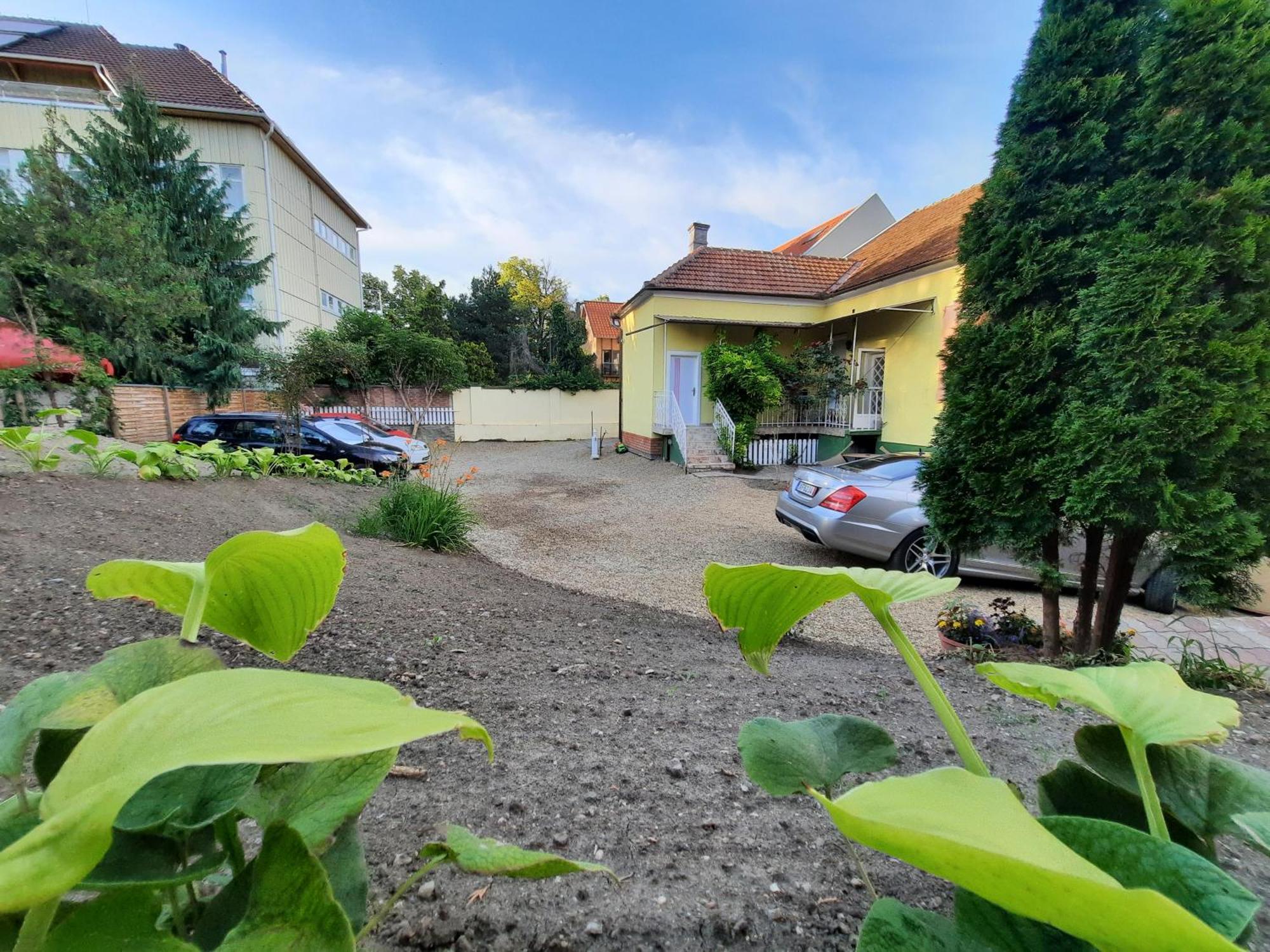 Gloria Apartman Gyula Zimmer foto